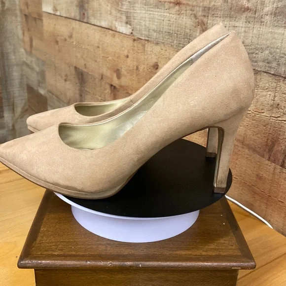 X Appeal Francesca Tan Suede Like 3” Pumps Heels - Picture 3 of 4